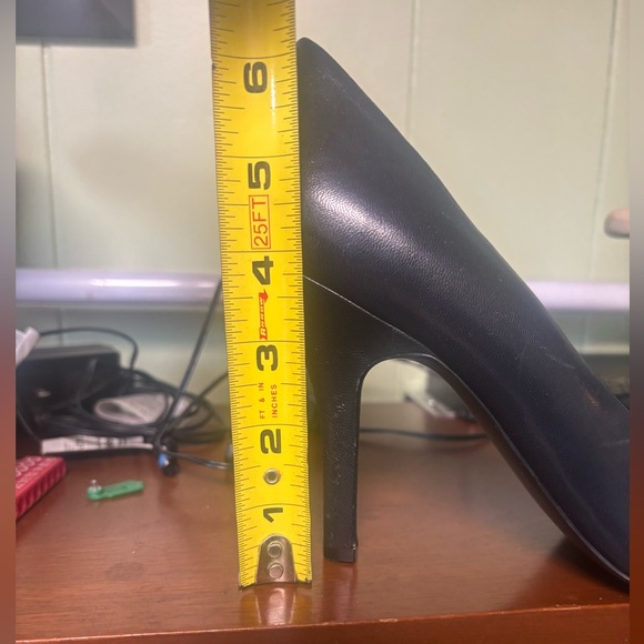 Navy blue pointed toe heels from Nine West - Picture 4 of 4